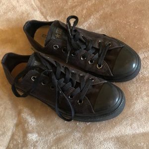 All black low top converse